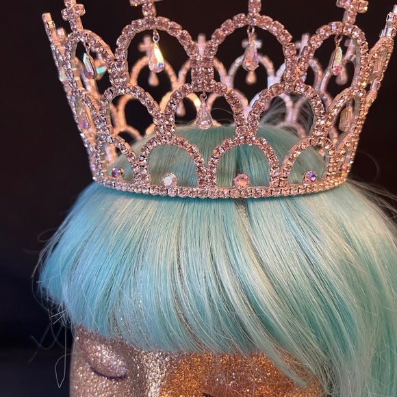Exquisite Vintage Silver Crown with Luminescent Teardrop Crystal Embellishments main image 10
